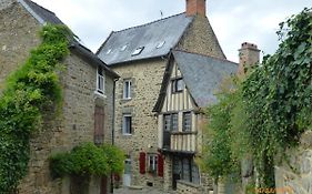 Le Logis De La Cour De Bretagne Au Port De Dinan Lanvallay